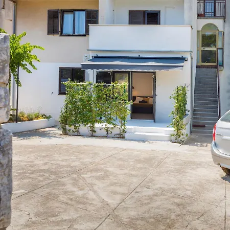 3 Minutes From The Beach: Lovely Appartement